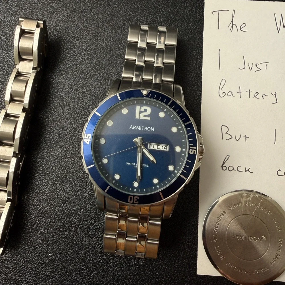 Armitron 20/5338SV Men's Silver Tone Watch & Bracelet Set BACK‎ NOT CLOSING Jap